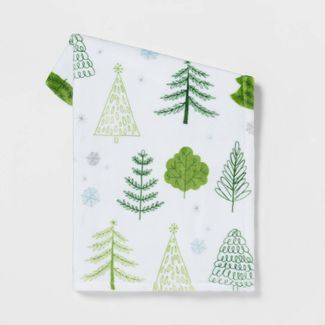 Christmas Tree Printed Plush Throw Blanket Cream/Green - Wondershop™