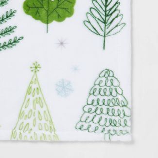 Christmas Tree Printed Plush Throw Blanket Cream/Green - Wondershop™