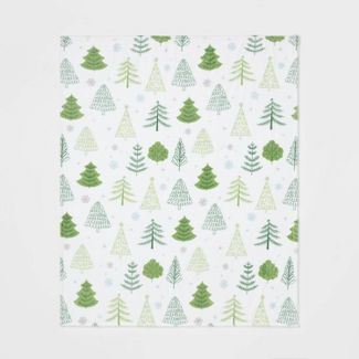 Christmas Tree Printed Plush Throw Blanket - Wondershop™