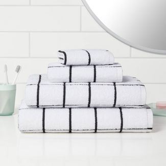 Room Essentials™ Everyday Bath Towel