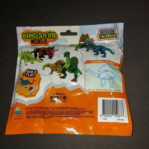 Kidsi Dinosaur models Ages 6 and up 2 dinosaurs inside! 17 pieces