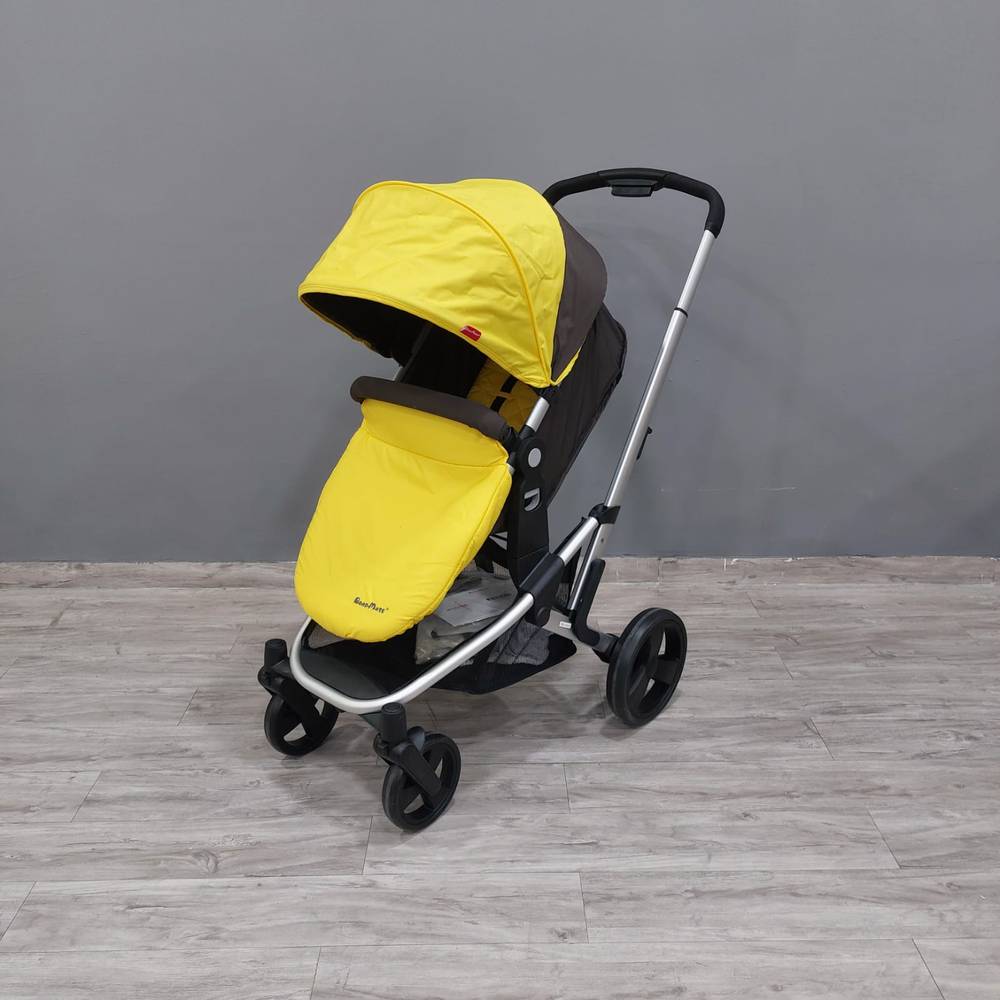 Foldable stroller with convertible blanket and footmuff in Black & Yellow color