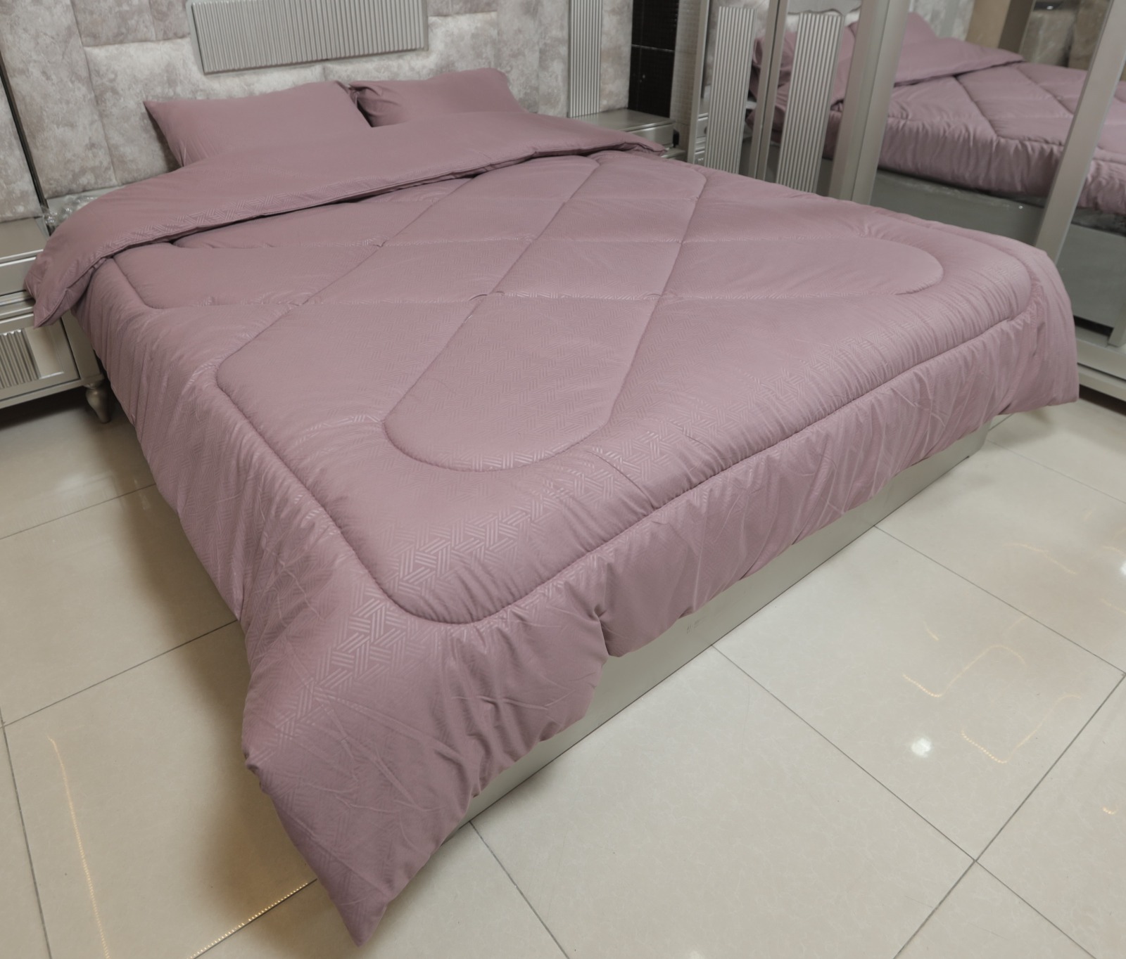Quilted comforter in cool mauve