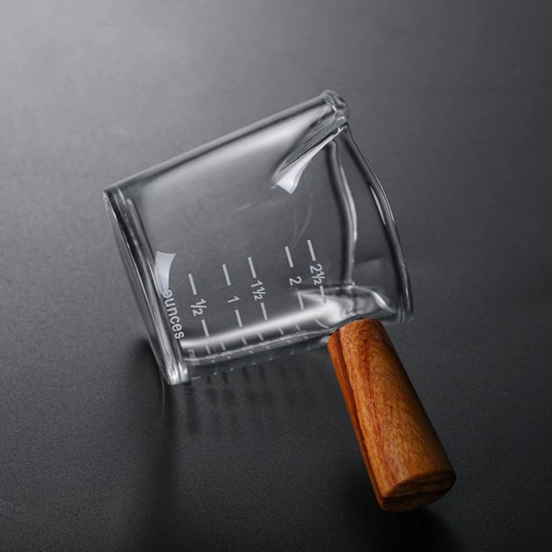 A heat-resistant glass measuring cup for preparing hot and cold drinks