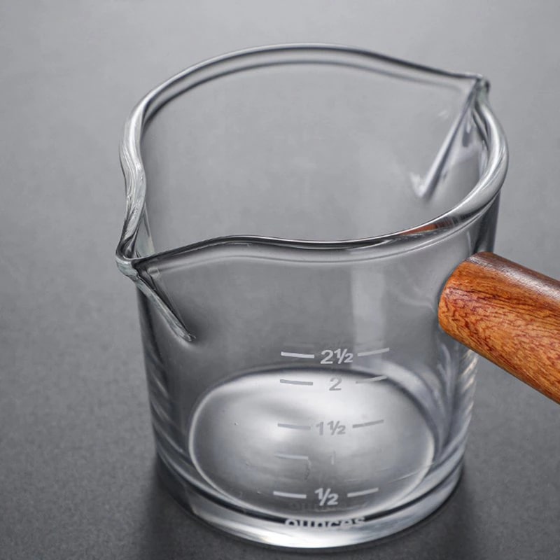 A heat-resistant glass measuring cup for preparing hot and cold drinks