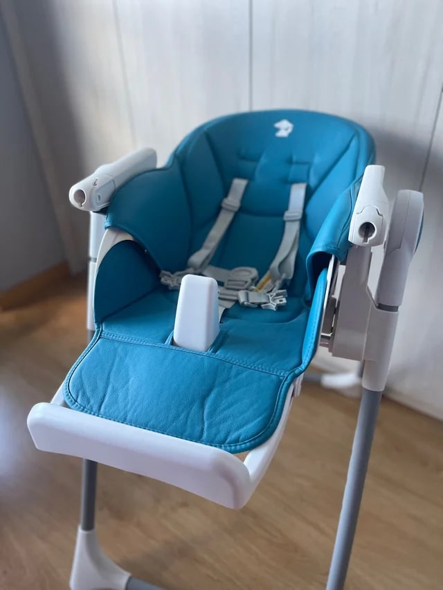 Baby highchair with food tray on wheels in blue and white