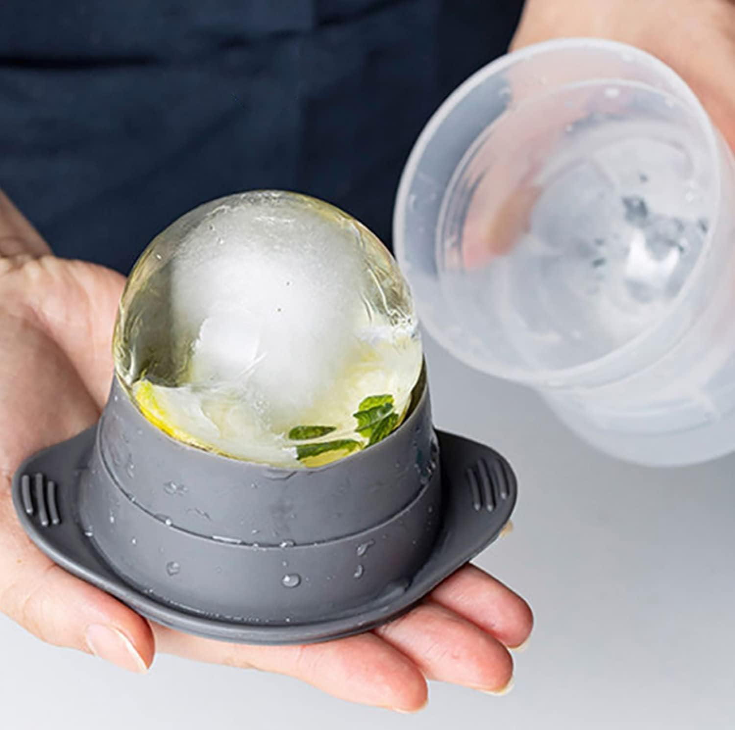 Round Ice Ball Maker of Ice Mold bar large ice ball for chilling beverages, Cocktails, and juices in summer