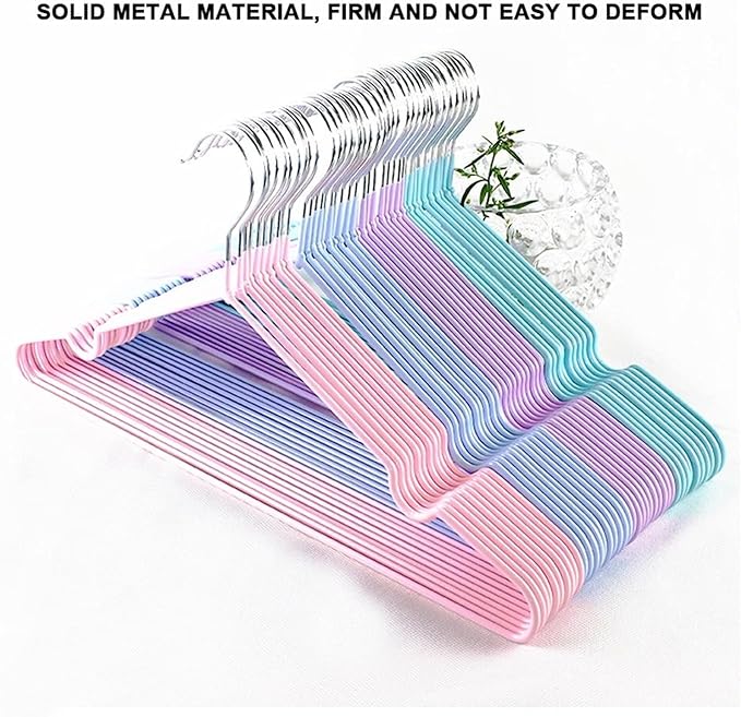 Clothes hangers in several colors, 5 pieces