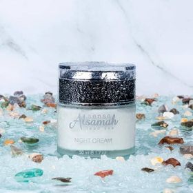 A face -to -face and skin nourishing cream with the Dead Sea salts from Al -Samah