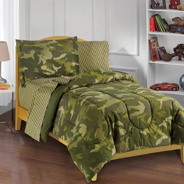 Dream Factory Geo Camo Mini Bed in a Bag - Green (Full)