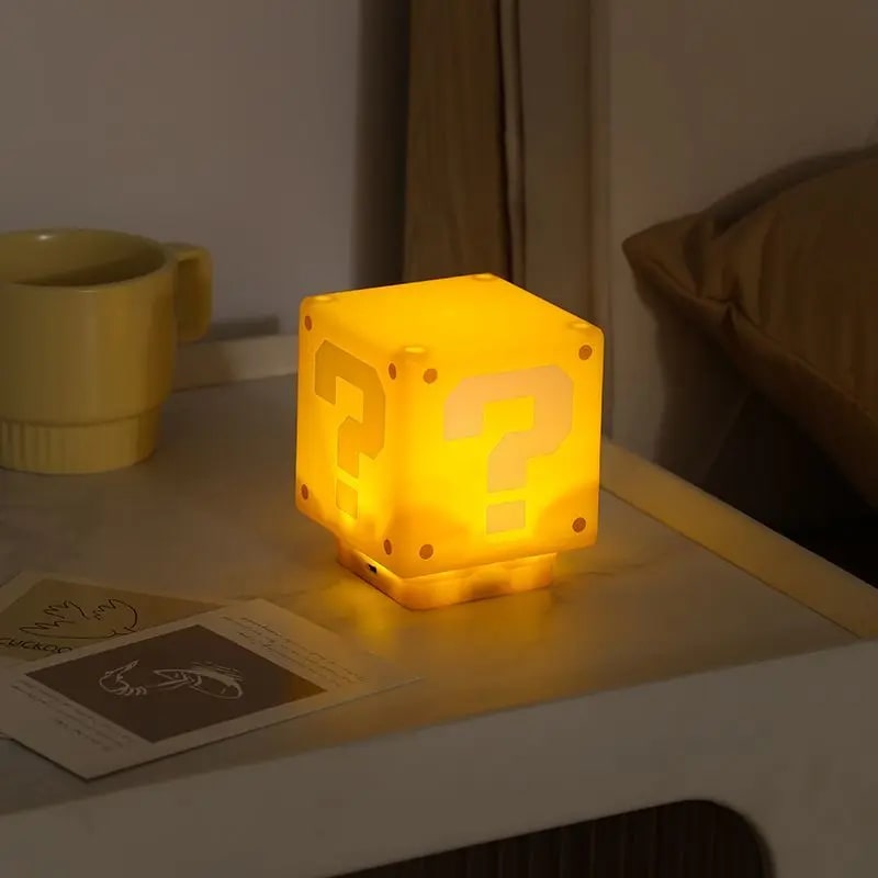 Small cube lamp inspired by the video game "Super Mario" yellow