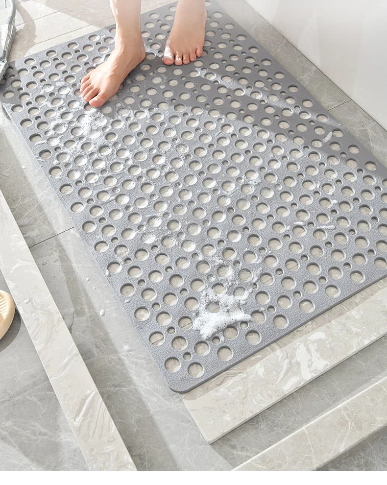 Bath rug or shower rug in gray