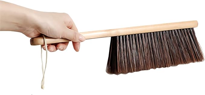 Duster with wooden handle